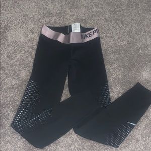 Never worn Nike dri-fit leggings